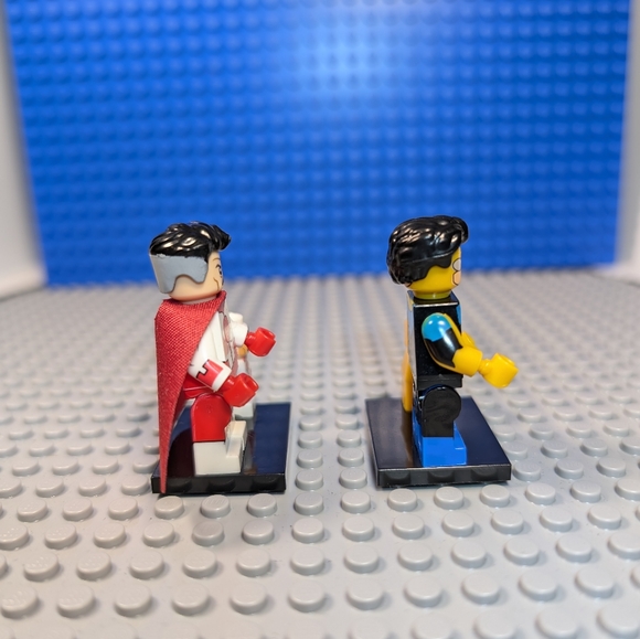 2 Minifigures- Invincible and Omni Man Anime Action Figure Collectible - Picture 2 of 6